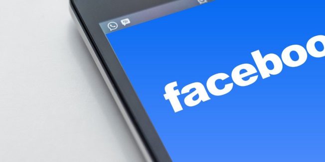 quitar los iconos de la barra de accesos directos de la app de Facebook